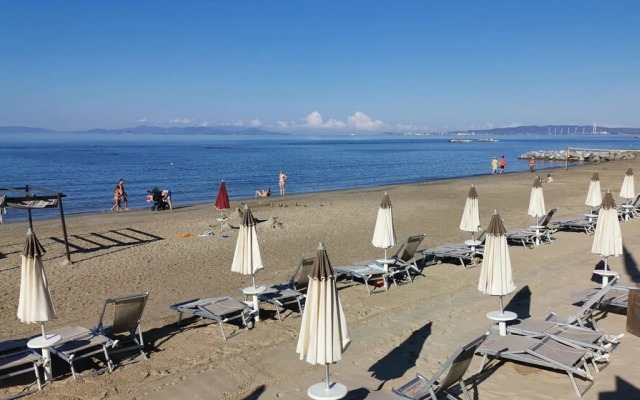 Bedo House Beach Front