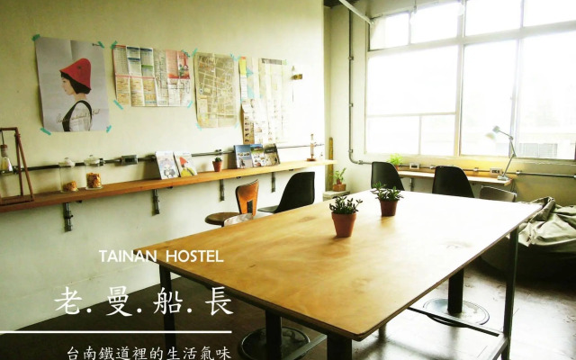 Oldmancaptain Hostel