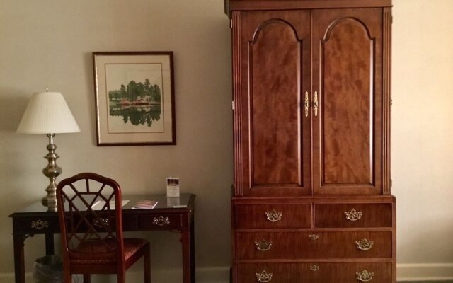 The Inn at Houndslake