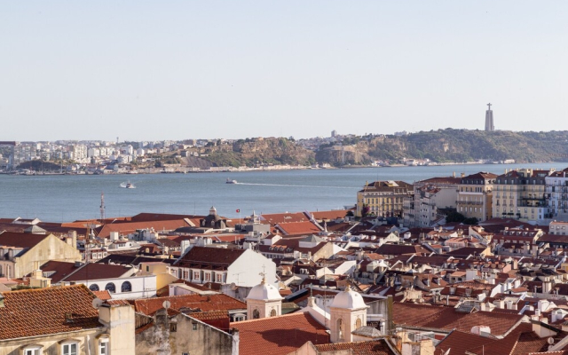 JOIVY Marvelous 3-bed home w/astonishing view&terrace, nearby St George Castle