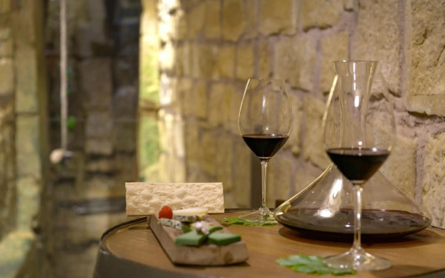 Palacio Tondon, La Rioja Brinas