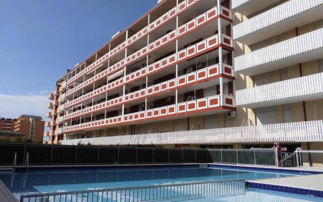 Beautiful Apartment for 5 People -terrace-pool-tv