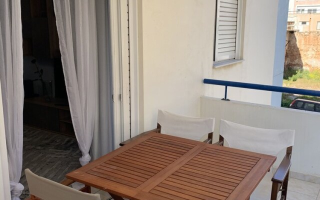 Immaculate 2-bed Apartment in Piraeus, Athens