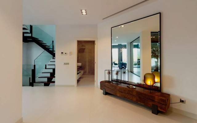 Montblau in Buger With 4 Bedrooms and 5 Bathrooms