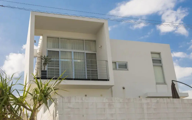 Resort House Plus One