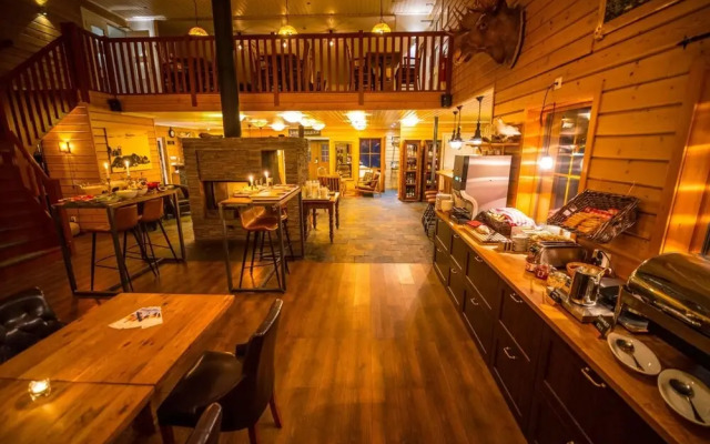 Pinetree Lodge