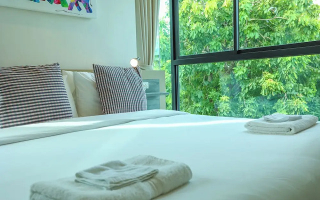 Chic Condo Just 100m from the Shore c130