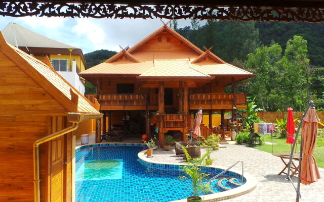 Golden Teak Resort Baan Sapparot