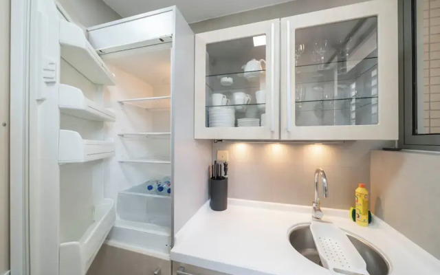 Tyms Cozy 2BR 1BA Apt Near Metro