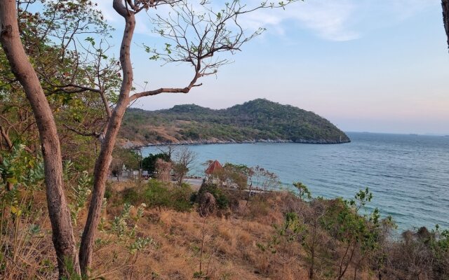 Sawasdee Sichang Resort