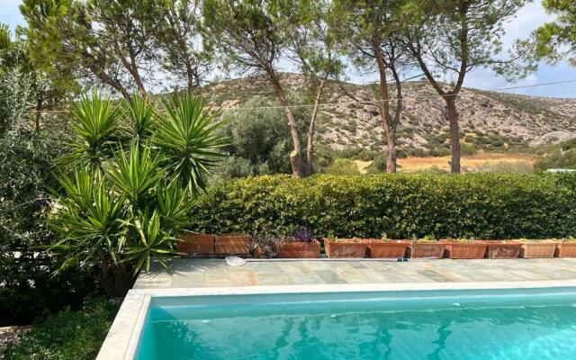 5 Bedroom Villa with Private Pool, Saronida, Athens Riviera