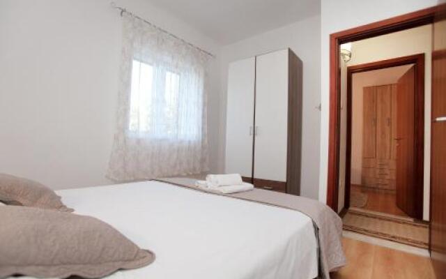 Apartman Tone