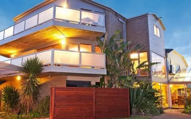 Whitesbeach Guesthouse