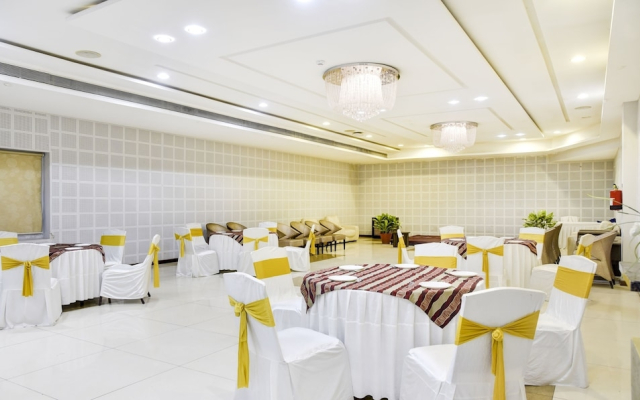 Treebo Trend Western