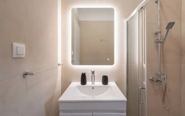 15 Minutes Walk to Acropolis, Minimalist Studio