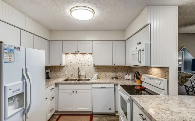 Dolphin Point 103b 2 Bedroom Condo by RedAwning