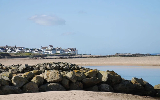 Maelog, 14 Tides Reach