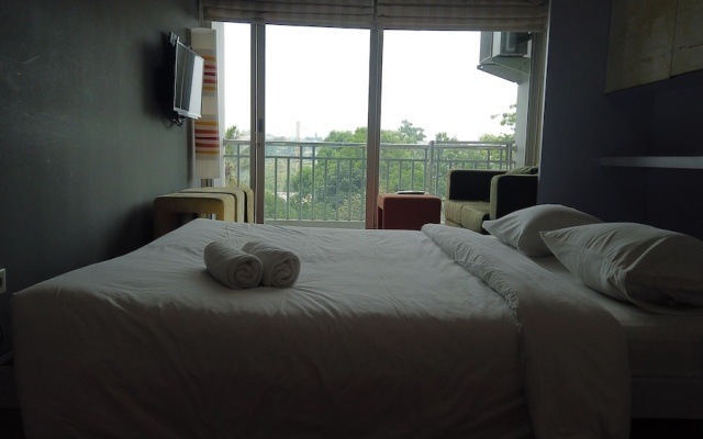 Unique Studio Galeri Ciumbuleuit Apartment near Dago – Guest Rooms – Bandung