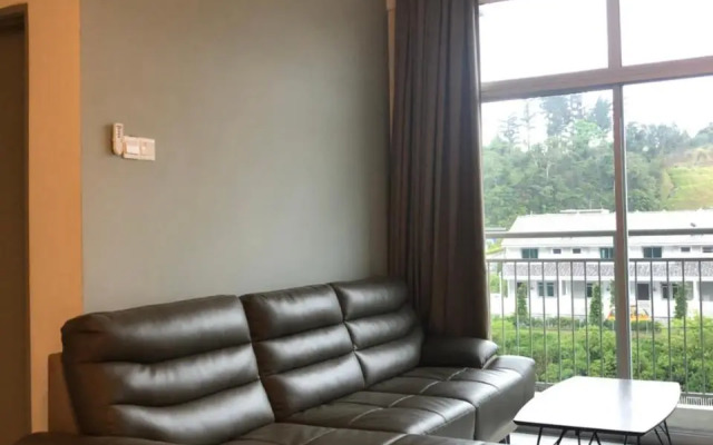 Golden Hill 1 Room Apt at Night Market