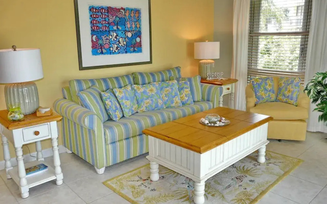 Bungalow-style Beachfront Condo With Pool