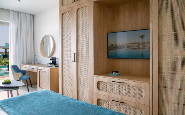 Asterias Beach Hotel