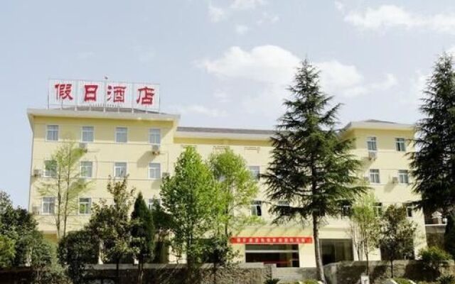 Shennongjia Holiday Hotel