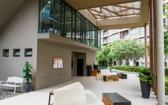 Dcondo Creek Design Room