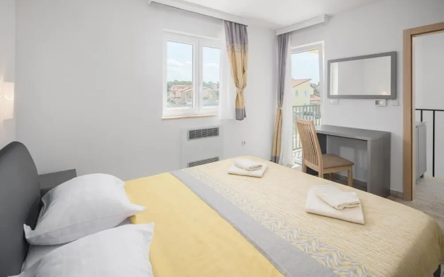Stunning Home in Porec With Outdoor Swimming Pool, Wifi and 3 Bedrooms - Hotel in Porec - Photo 3