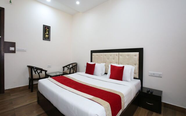 OYO 10027 Hotel Red Petal