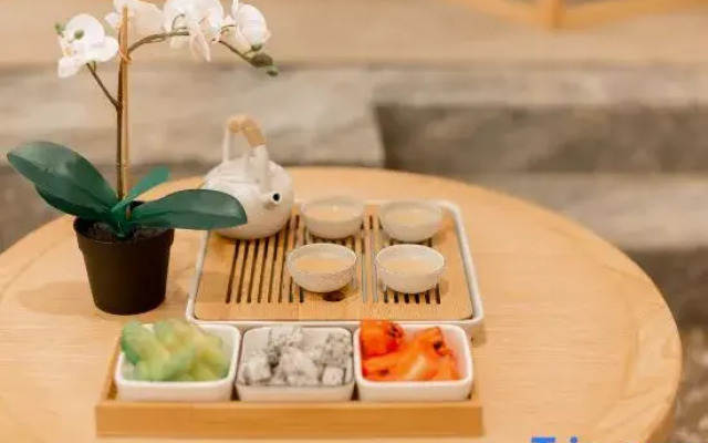 Zhuyouhui·LOFT Hotel (Guiyang Guanshanhu North High-speed Railway Station)