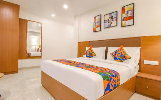 Saltstayz Select – Unitech Cyber Park