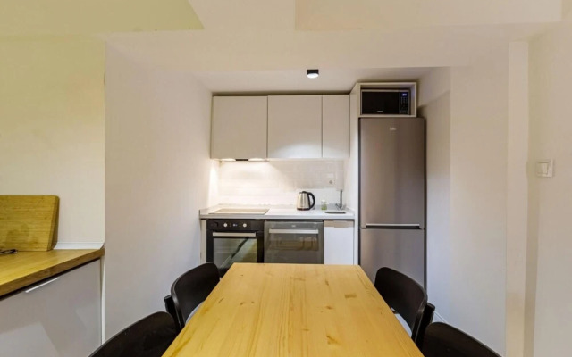 Flat 5 Min to Taksim With Backyard in Cihangir