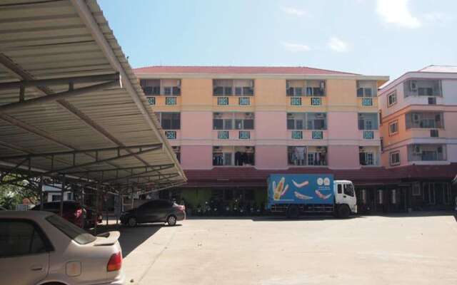 Somsri Apartment