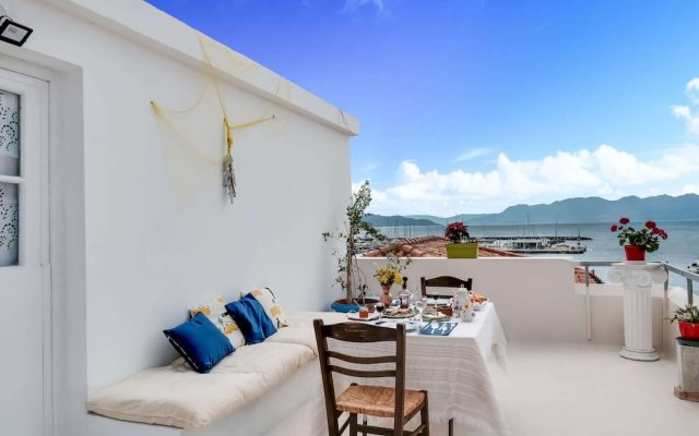 Astra Holiday Home in Aegina Island With Gorgeous Sunset Views