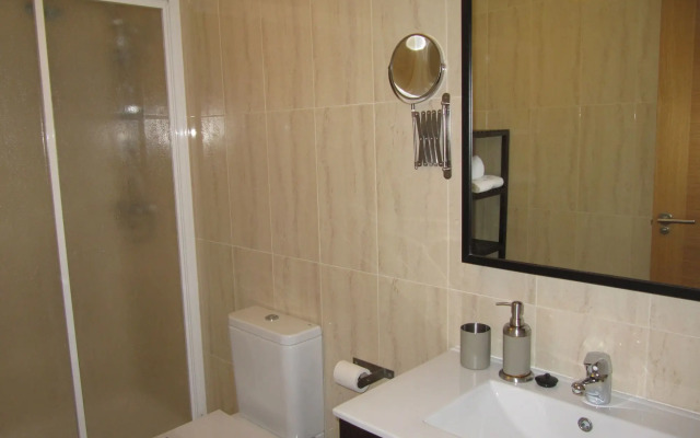 Life Apartments Alameda Colon