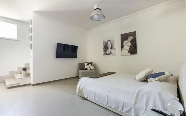 2732 Suite More by Barbarhouse