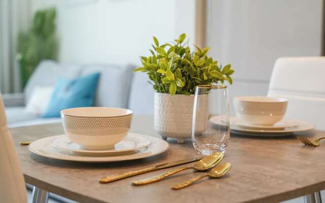 Yogi - Bright Apartment With Panoramic CityScape Views