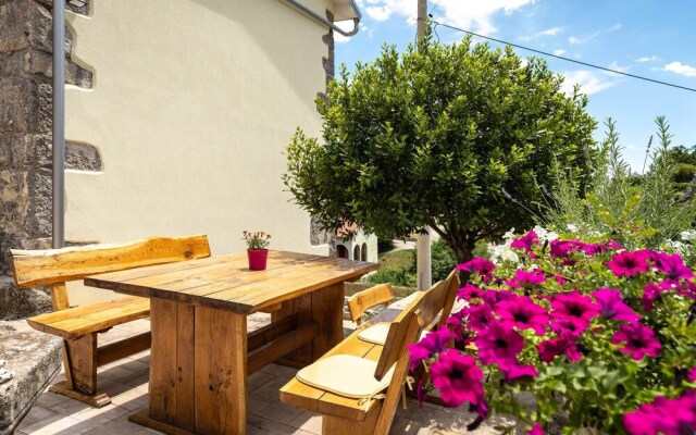 Beautiful Apartment in Veprinac With Wifi and 2 Bedrooms