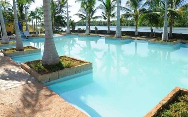River Ray Estates