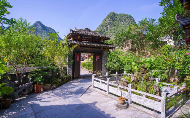 Yangshuo Scenic Mountain Retreat