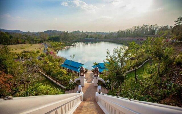 Nan Green Lake View Resort