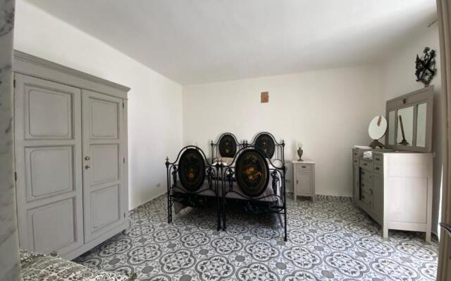 fiori catene tra le torri