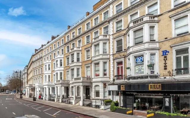 Stylish and Sleek Kensington Apartment