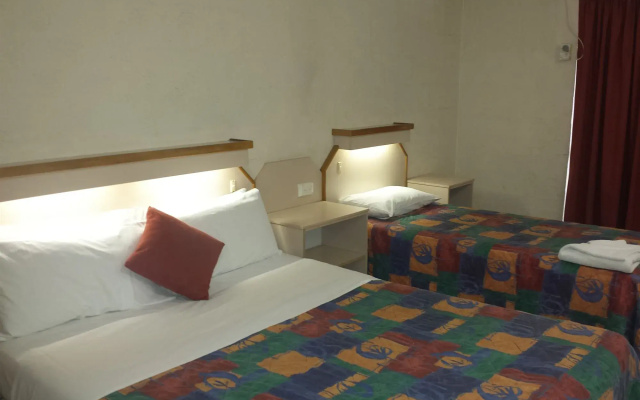 Mid City Motor Inn