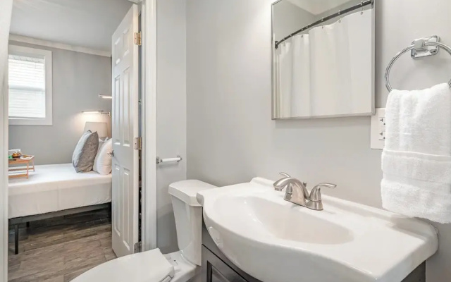 Lucent Pearl - Private Patio - Near Broadway