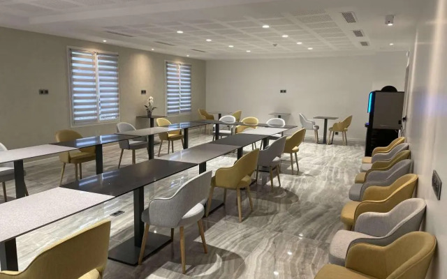 Brit Hotel Paris Orly