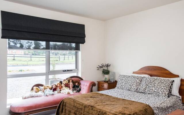 Paradise Point - Tamar Valley Residence with Pool