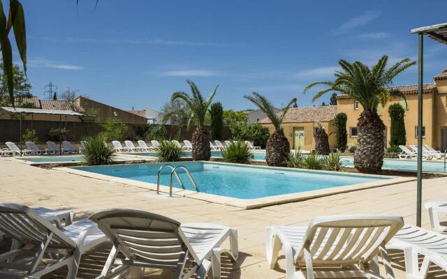 Cosy Holiday Home in Arles with Pool