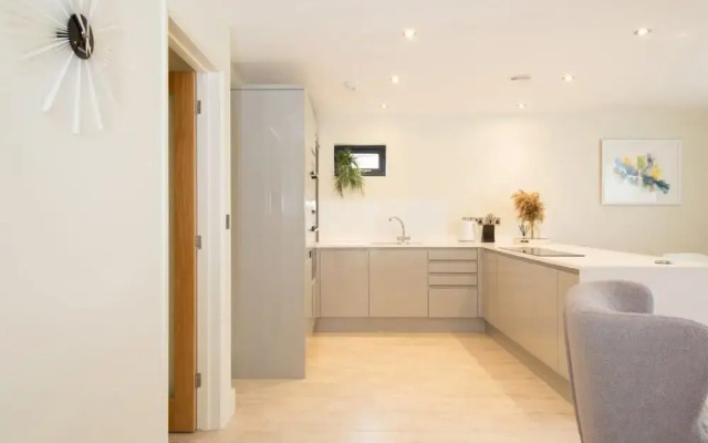 Designer Family Escape Hot Tub Steps to Beach