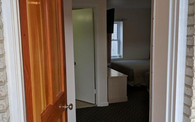 Crystal Sands Motel